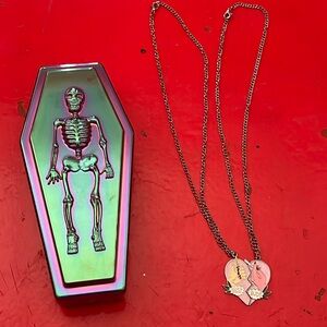 Best Buds Nevklace and skeleton Box